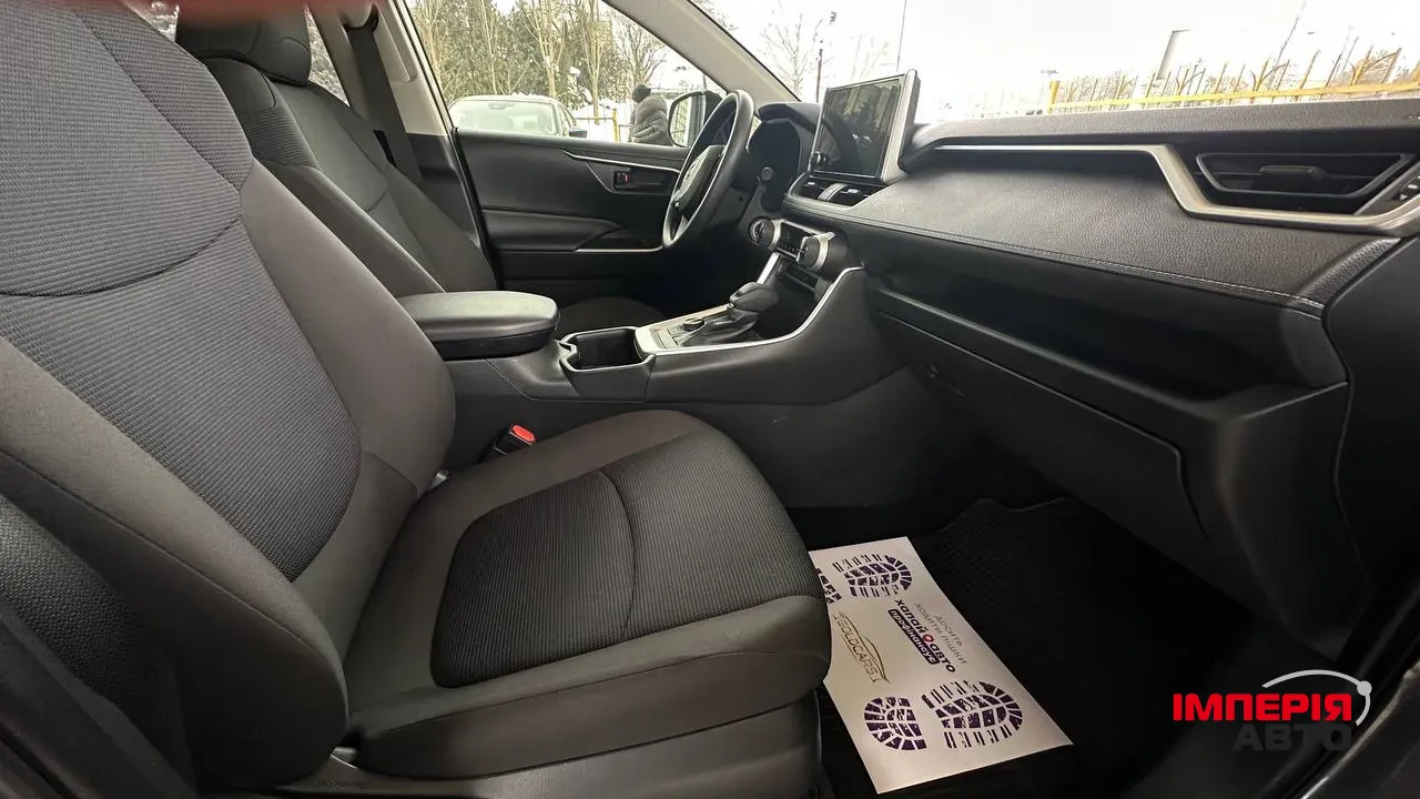 Toyota RAV4 - фото 2