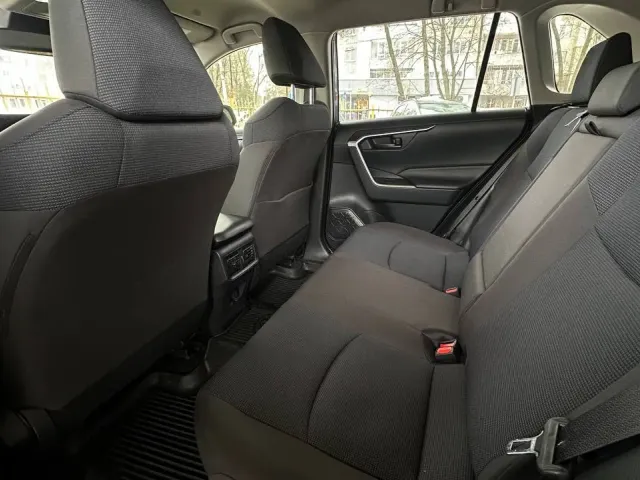 Toyota RAV4 - фото 5