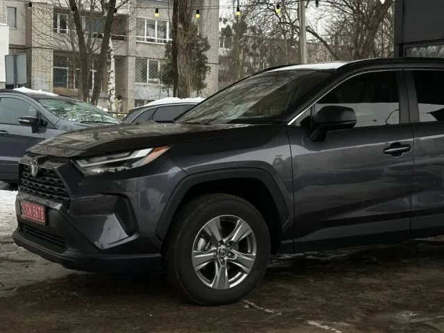 Toyota RAV4 - фото 4
