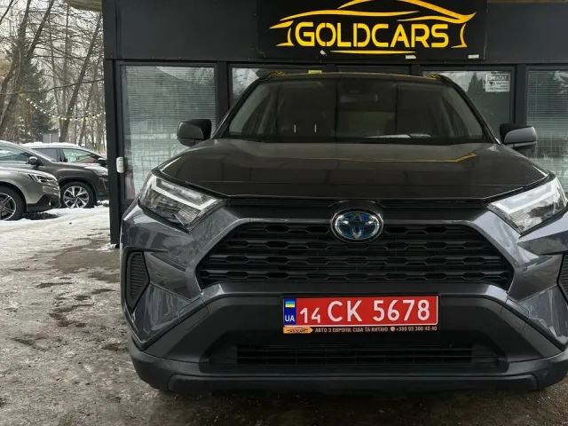 Toyota RAV4 - фото 1