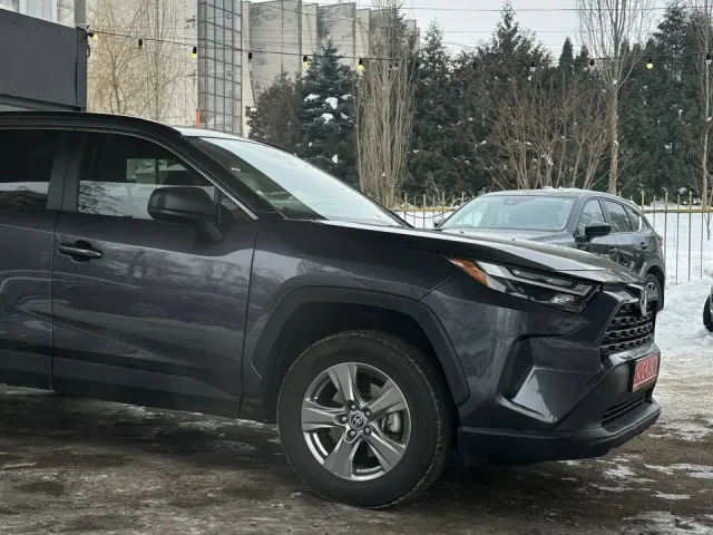 Toyota RAV4 - фото 3