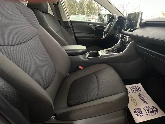 Toyota RAV4 - фото 2