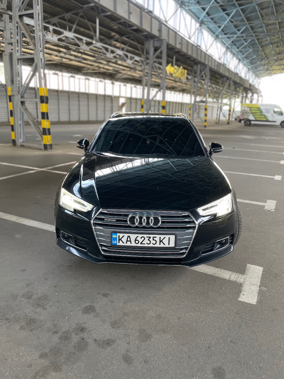 Audi A4 - фото 7