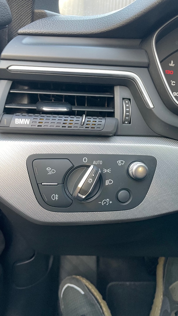 Audi A4 - фото 1