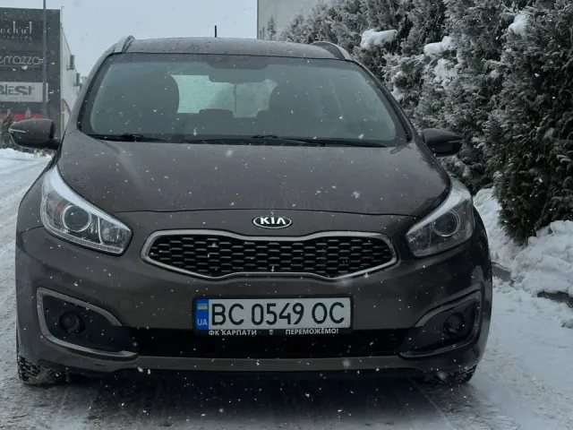 Kia Ceed - фото 1