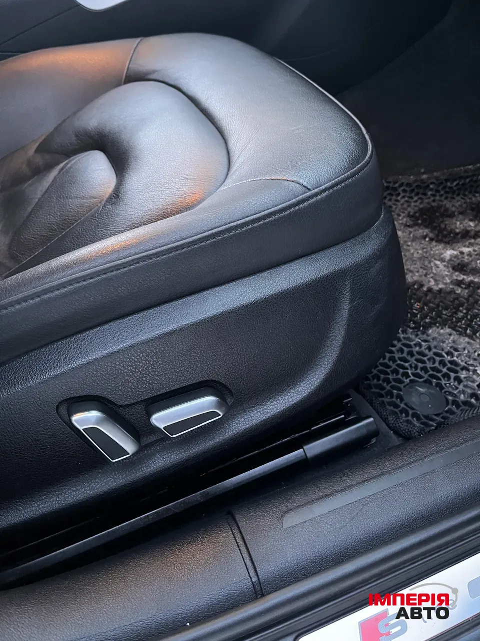 Audi A4 - фото 30