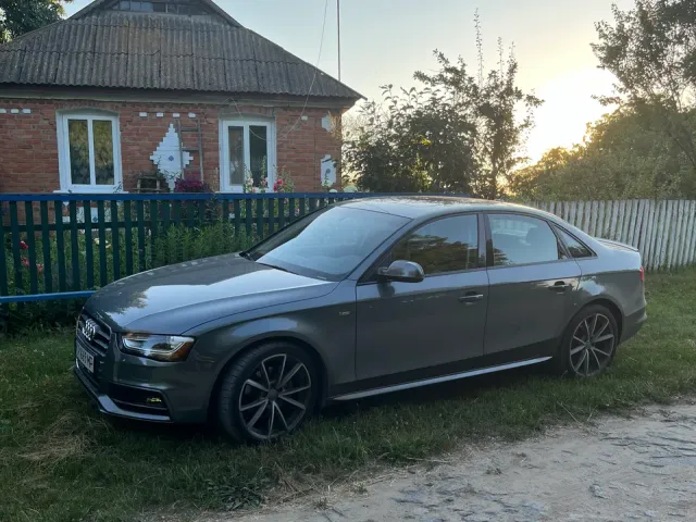 Audi A4 - фото 2