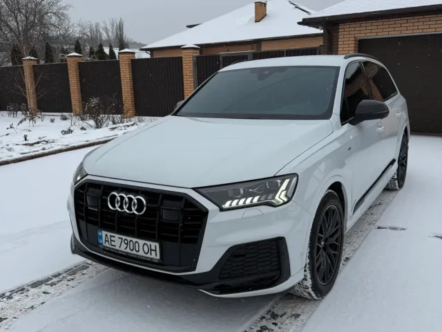 Audi Q7 - фото 1