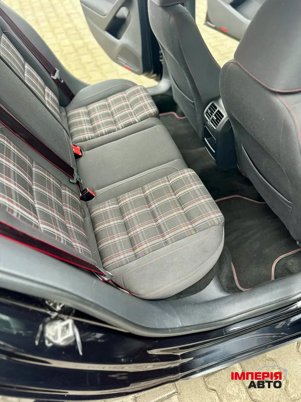 Volkswagen Golf GTI - фото 12