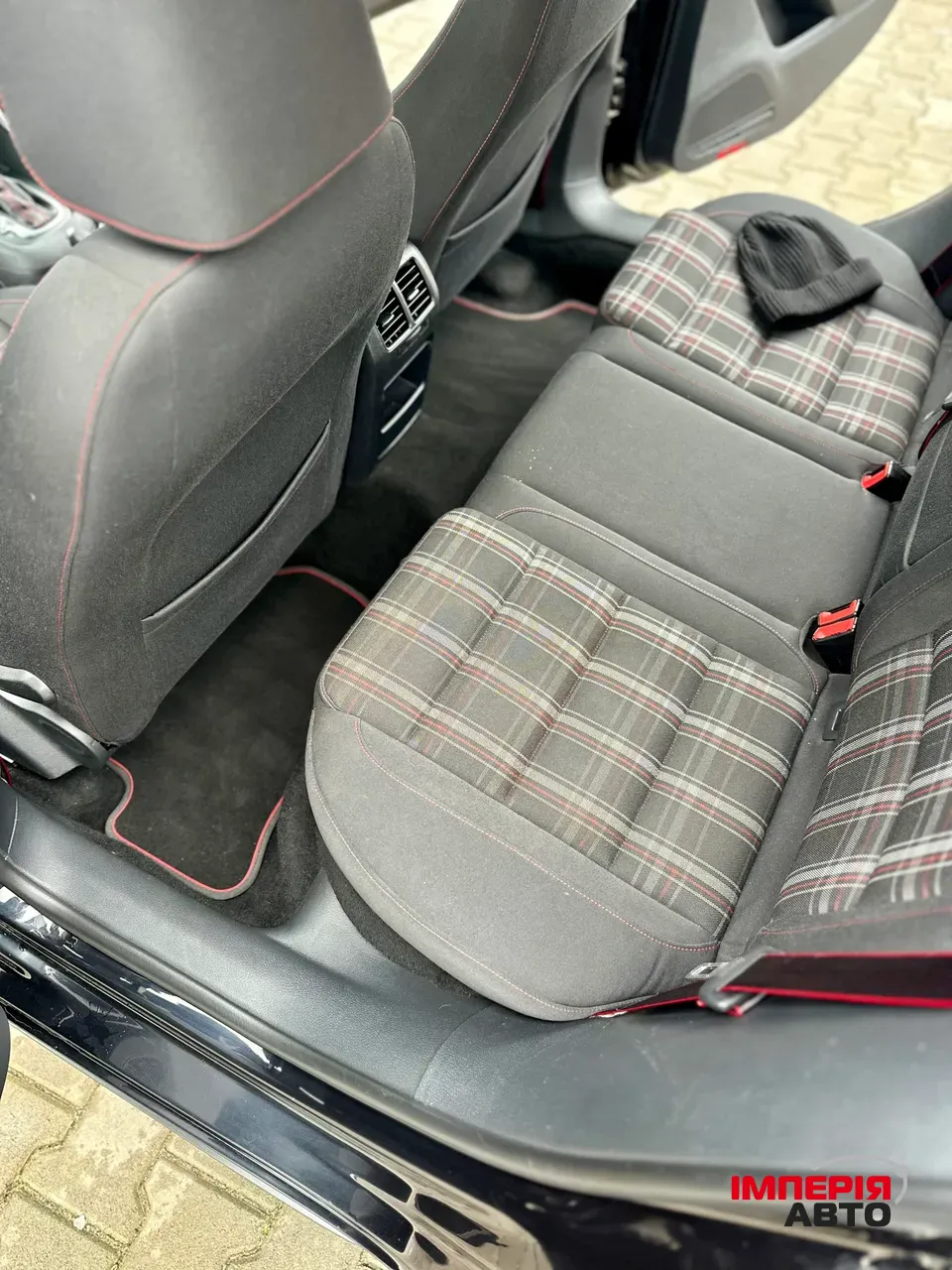 Volkswagen Golf GTI - фото 11