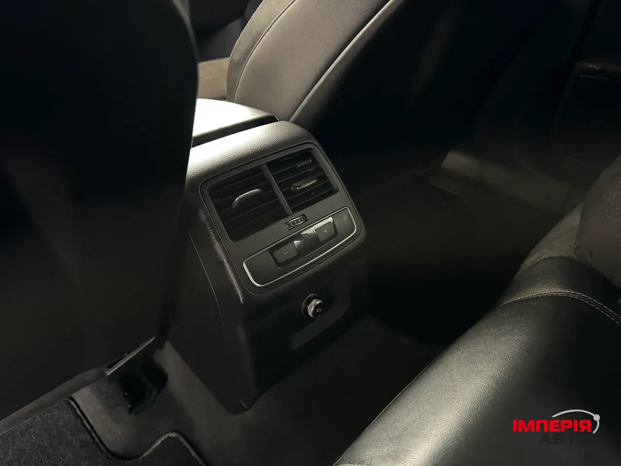 Audi A4 - фото 18