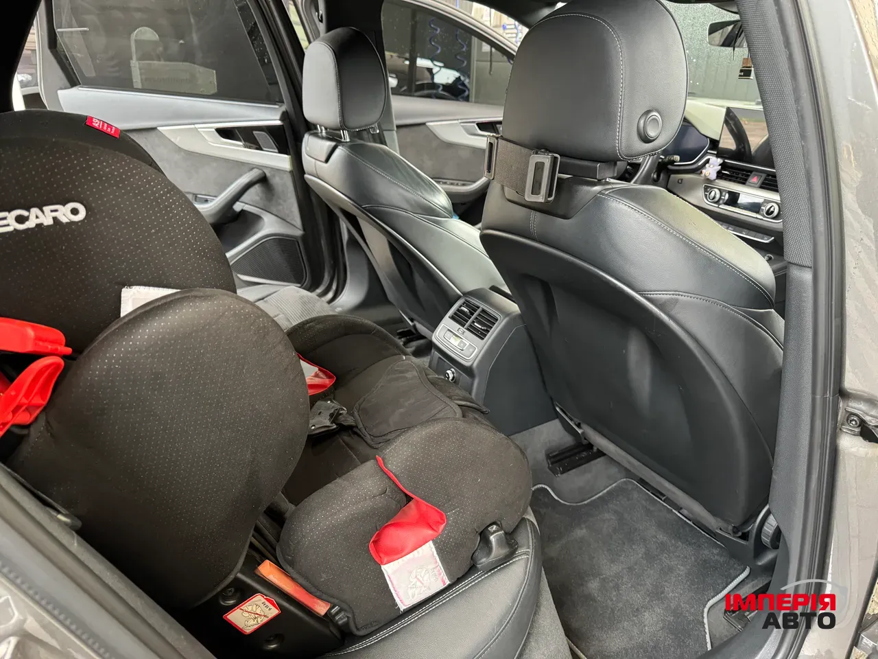 Audi A4 - фото 14