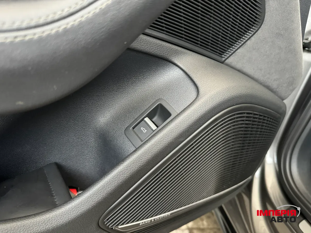 Audi A4 - фото 26