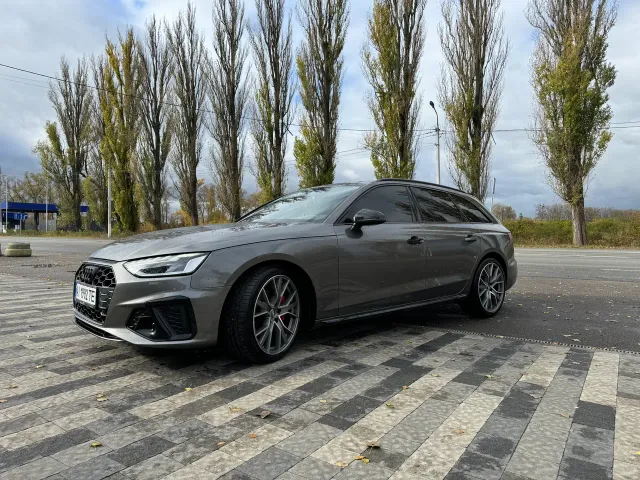 Audi A4 - фото 3