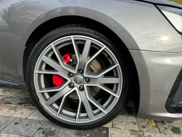 Audi A4 - фото 5