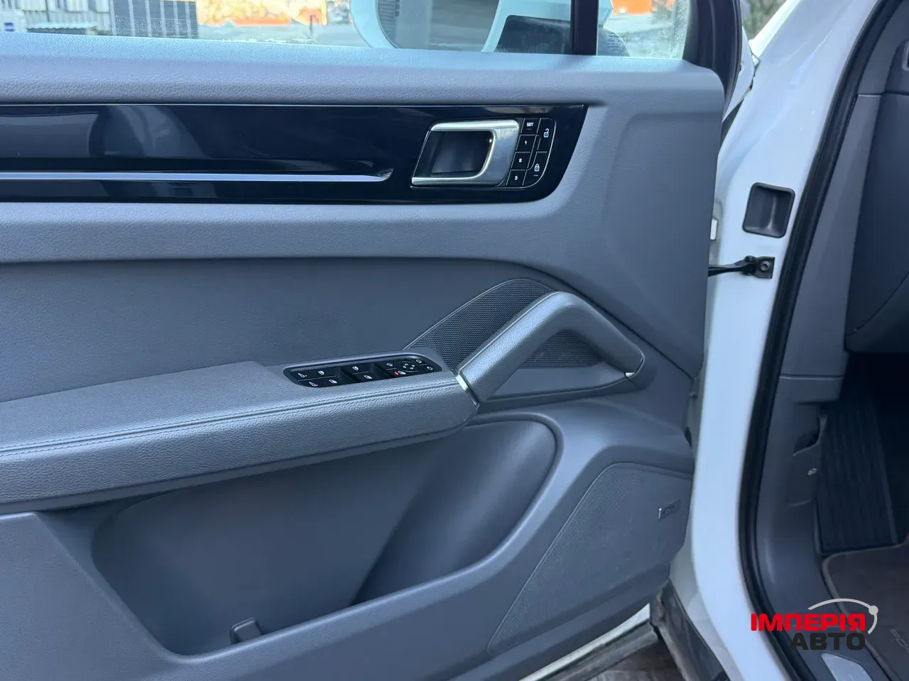 Porsche Cayenne - фото 10