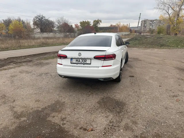 Volkswagen Passat - фото 4