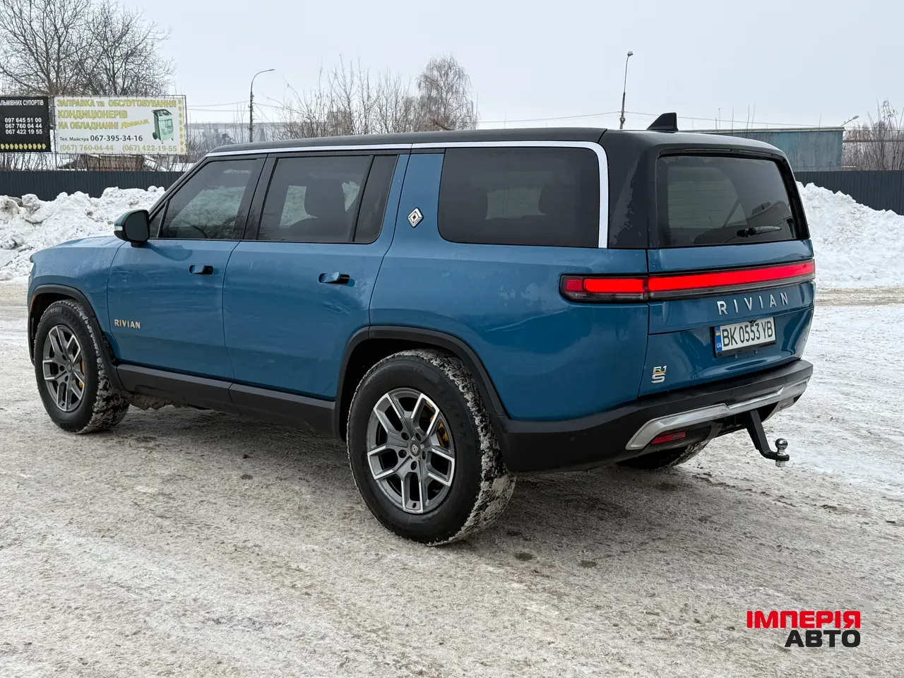 Rivian R1S - фото 1