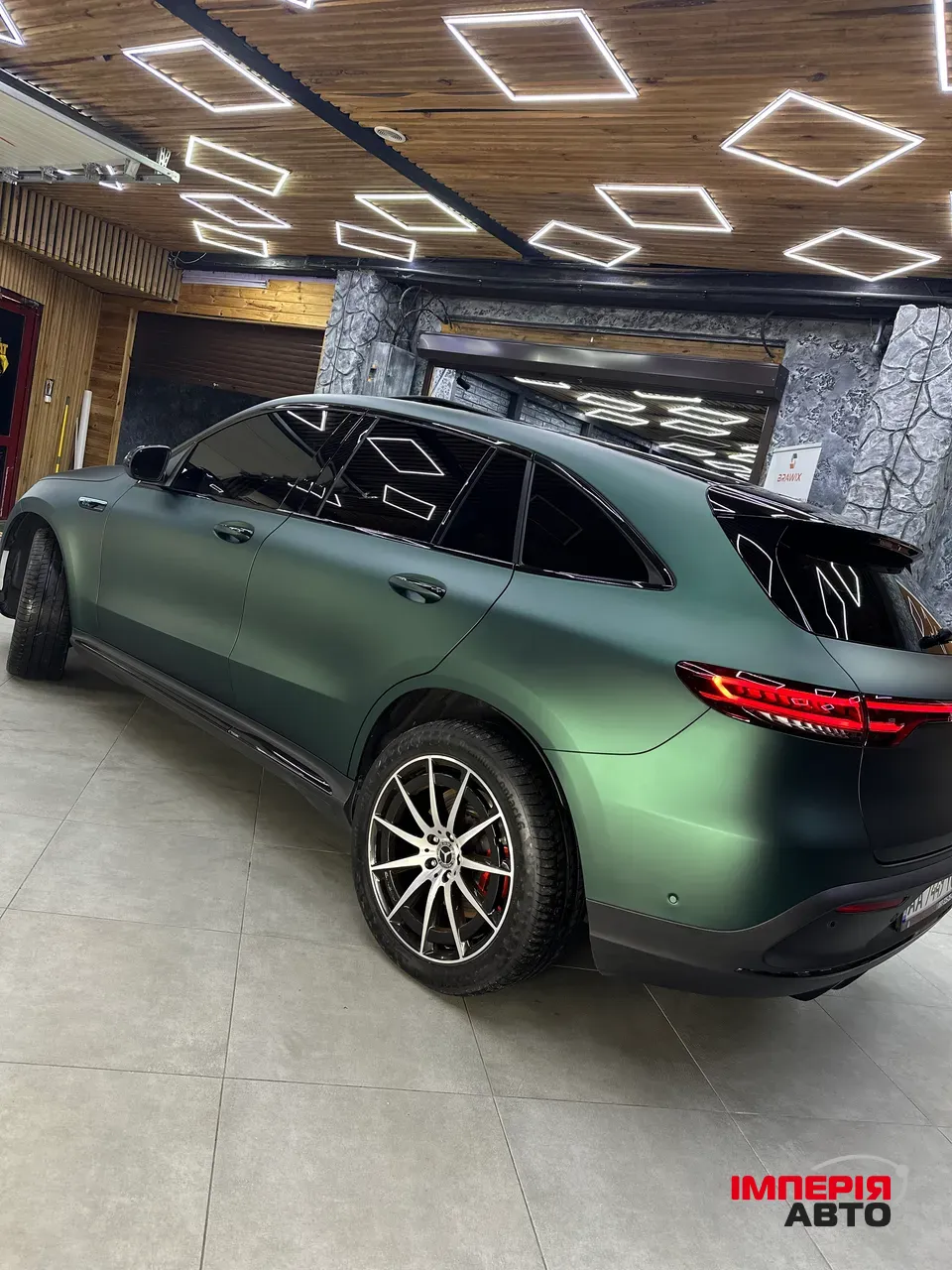 Mercedes-Benz EQC - фото 6