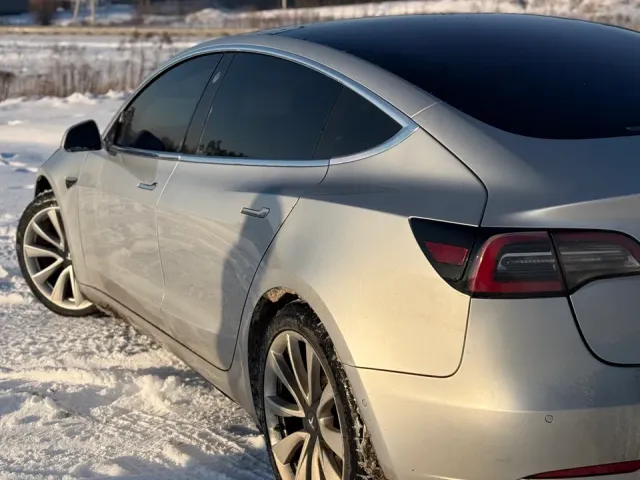 Tesla Model 3 - фото 5