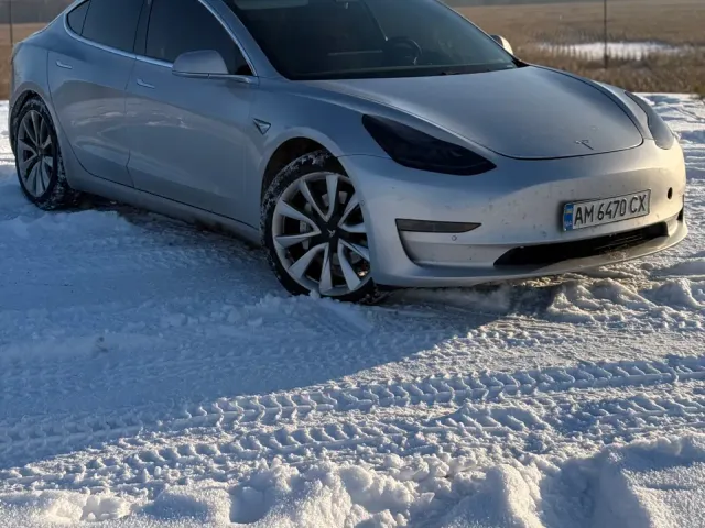 Tesla Model 3 - фото 1