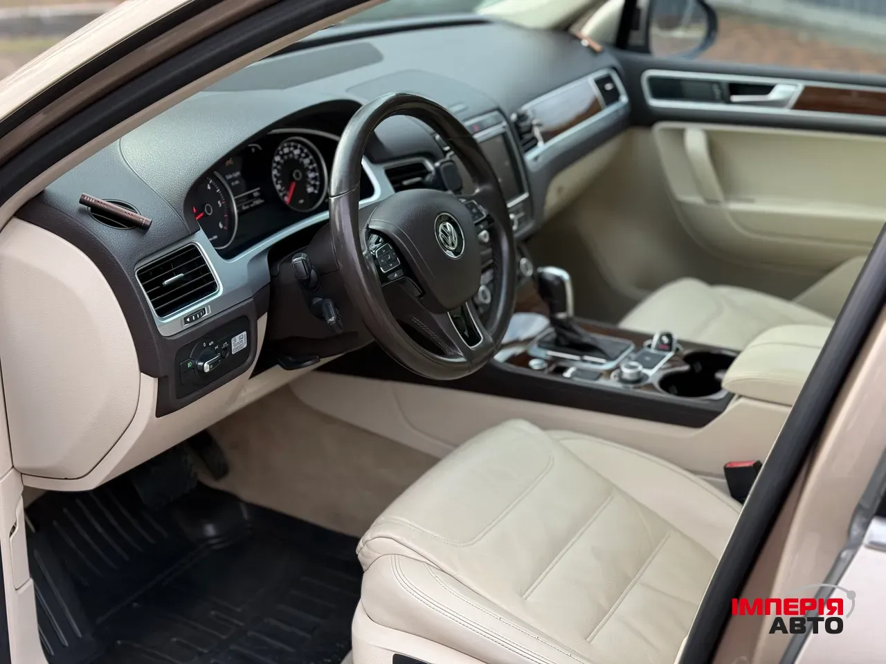 Volkswagen Touareg - фото 13