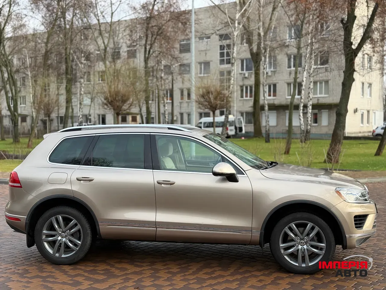Volkswagen Touareg - фото 5