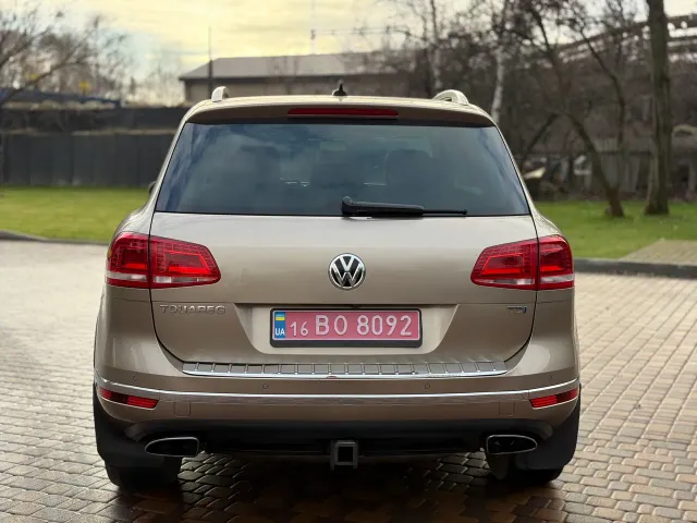 Volkswagen Touareg - фото 2