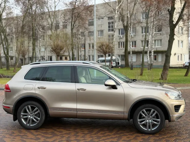 Volkswagen Touareg - фото 5