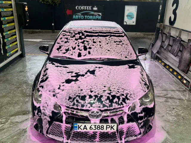 Toyota Camry - фото 1