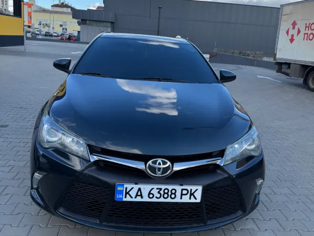 Toyota Camry - фото 2