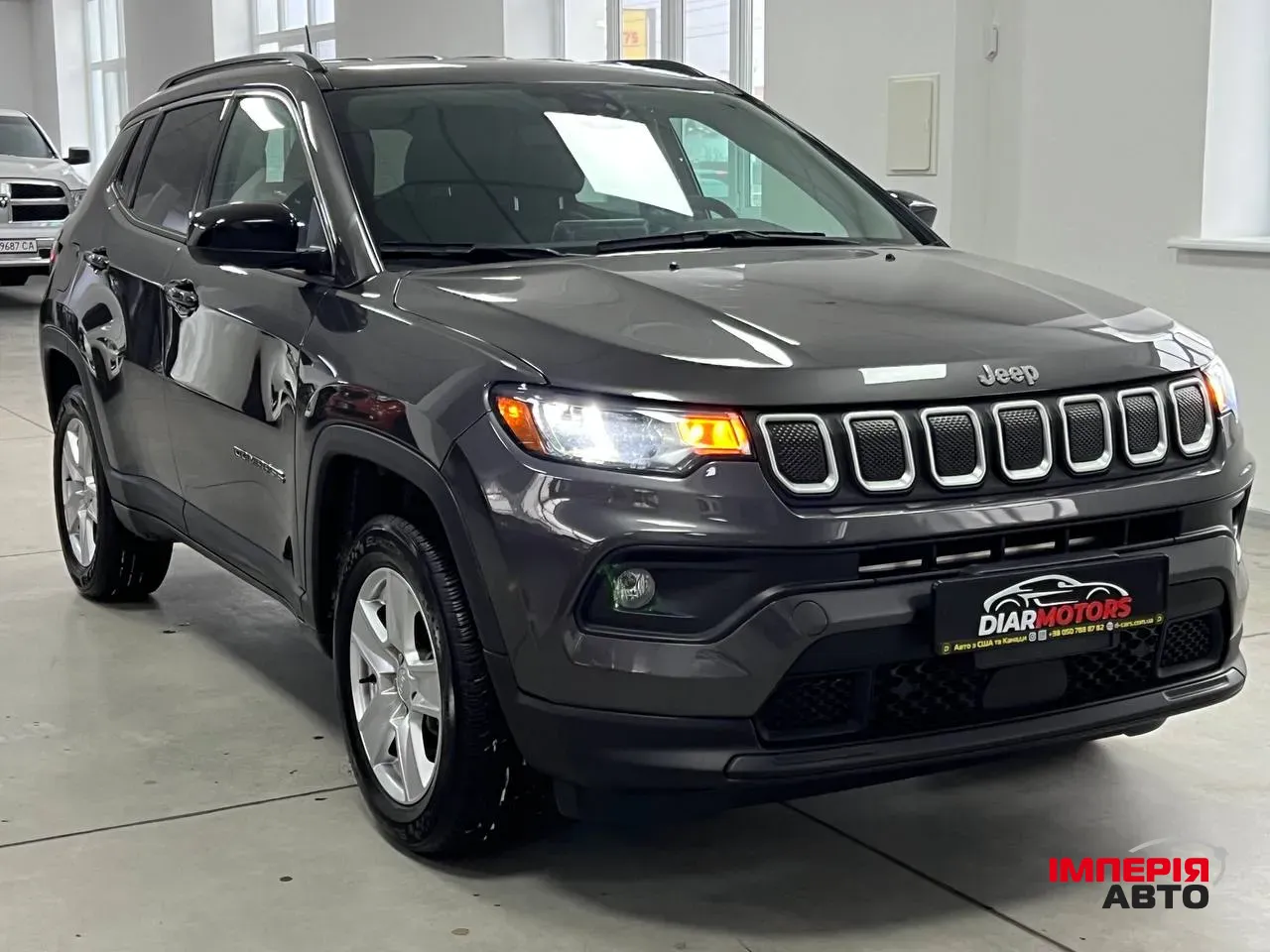Jeep Compass - фото 1