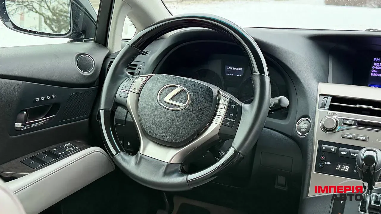 Lexus RX - фото 10