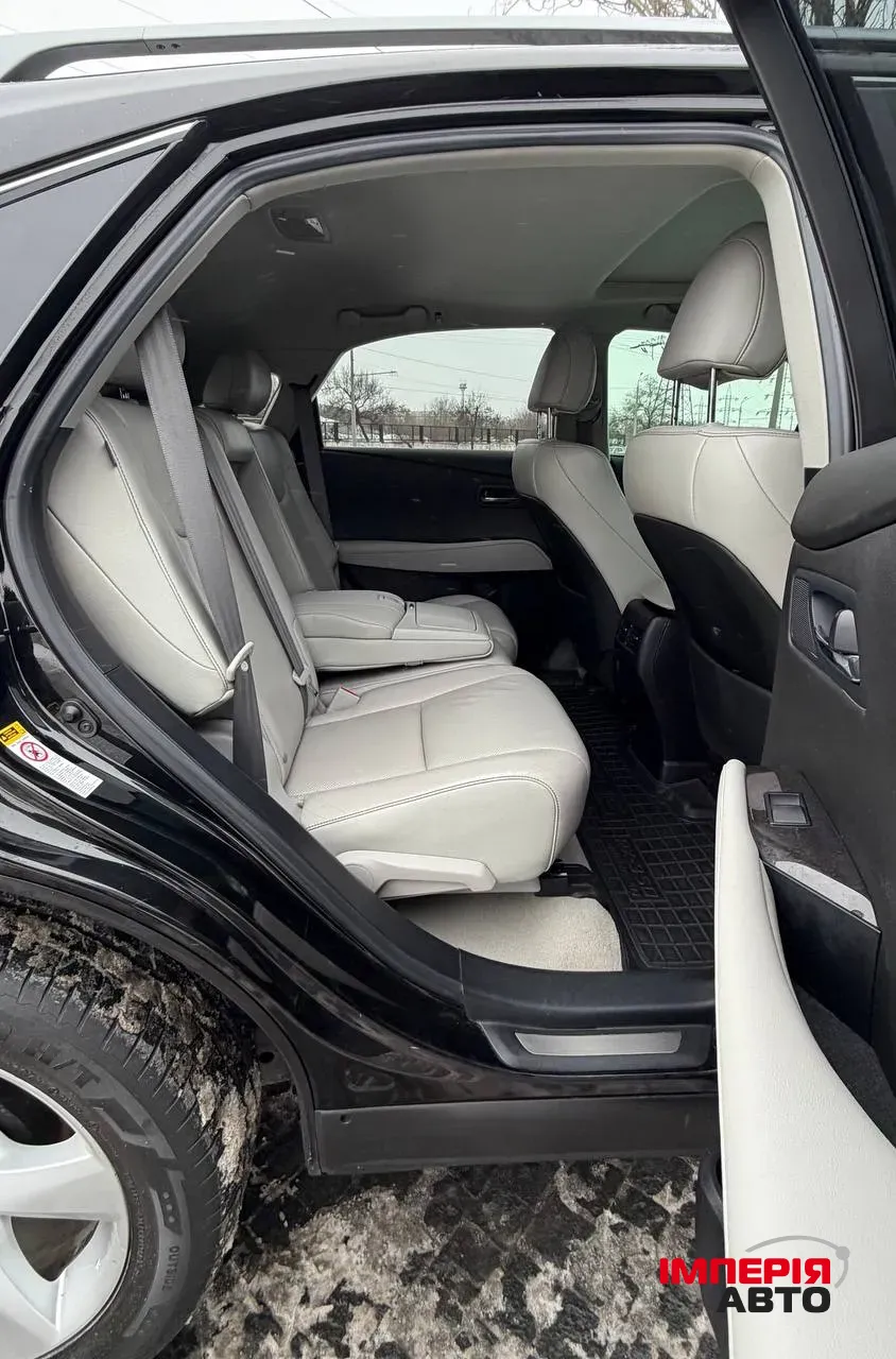 Lexus RX - фото 20
