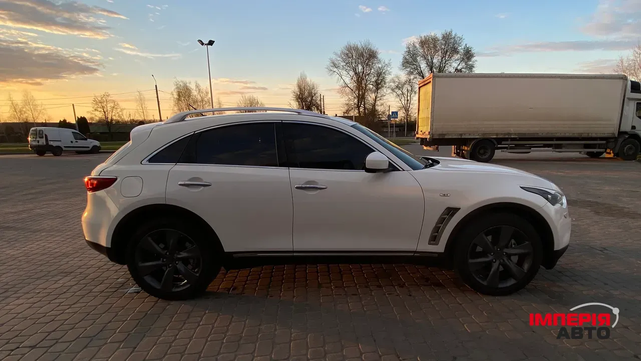 Infiniti FX - фото 4