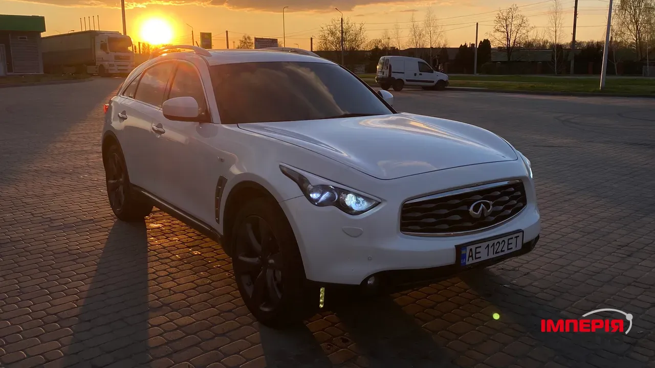 Infiniti FX - фото 3