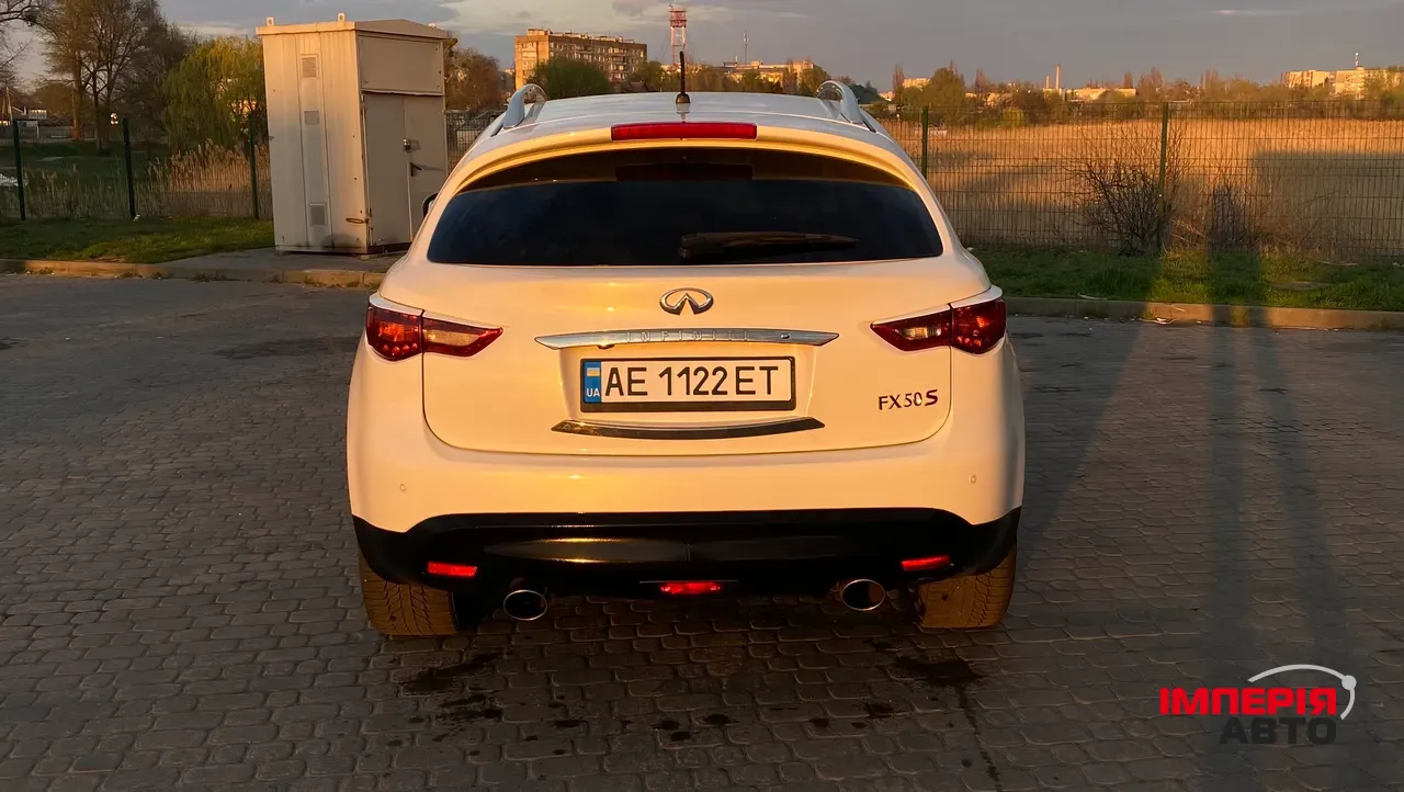 Infiniti FX - фото 6