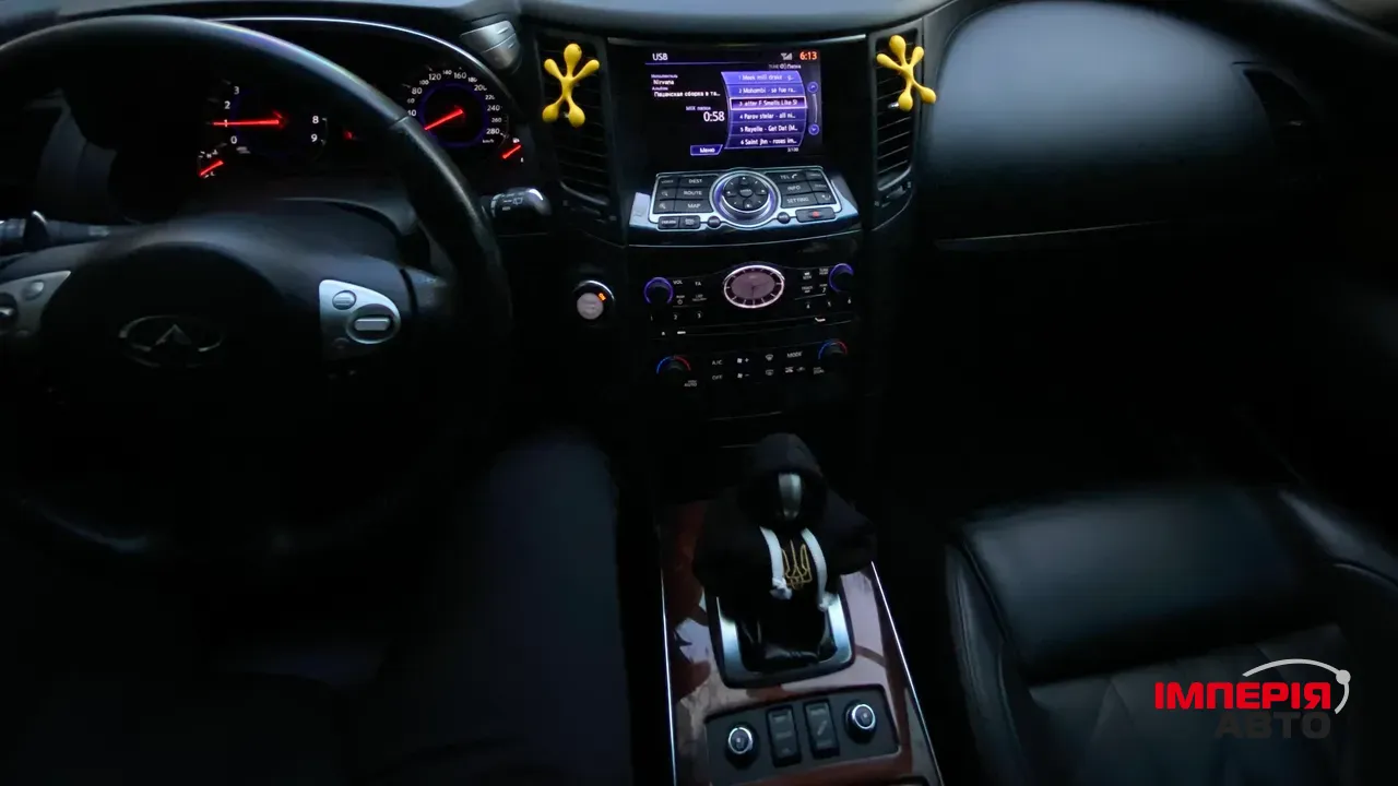 Infiniti FX - фото 10