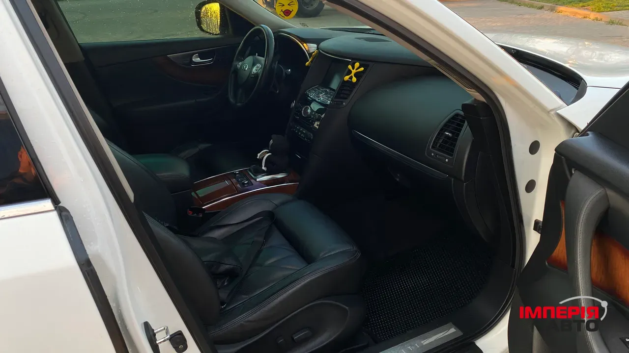 Infiniti FX - фото 12