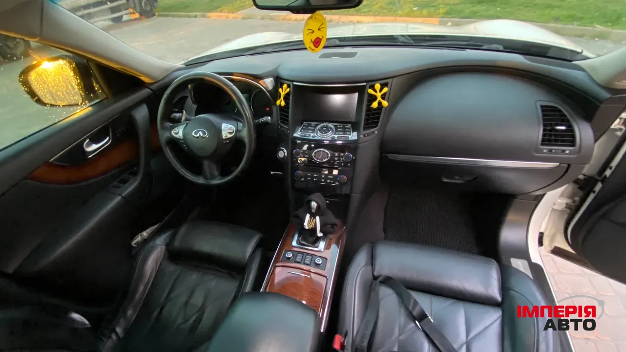 Infiniti FX - фото 9