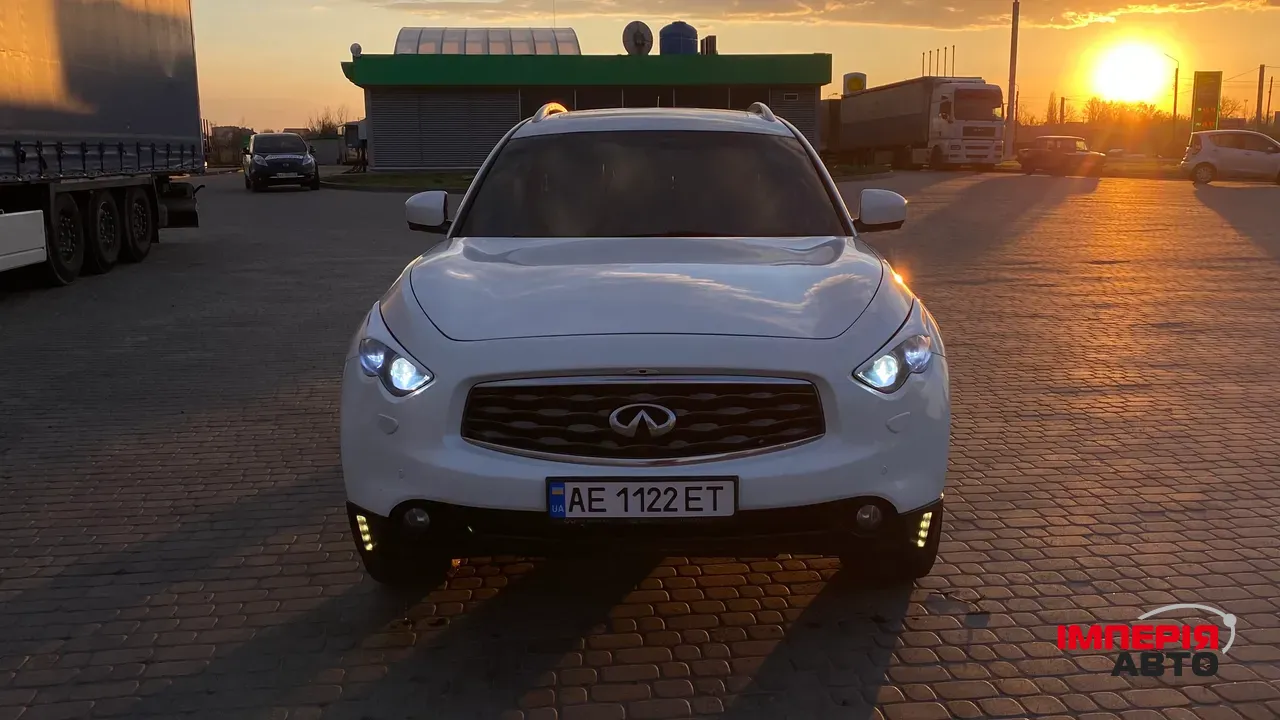 Infiniti FX - фото 2
