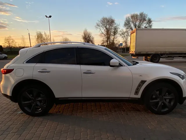 Infiniti FX - фото 4