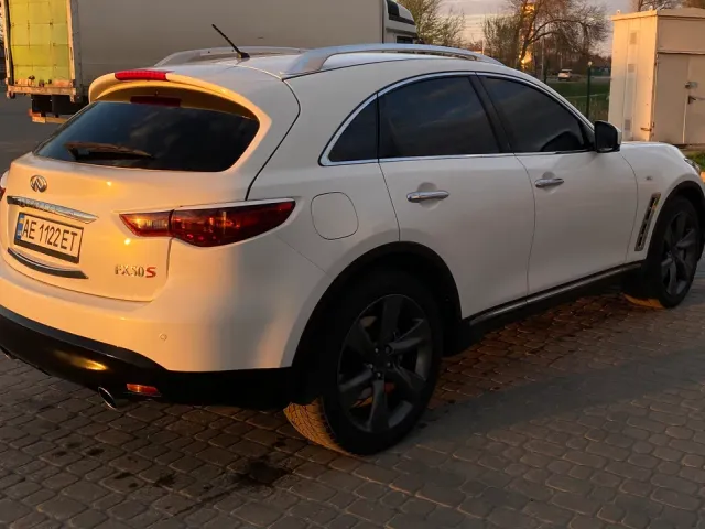 Infiniti FX - фото 5