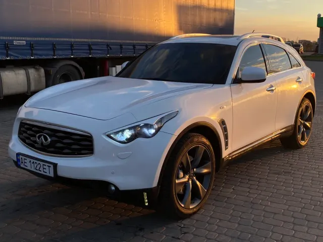 Infiniti FX - фото 1