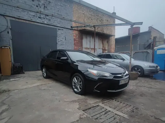 Toyota Camry - фото 1