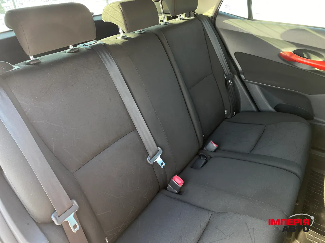 Toyota Auris - фото 18