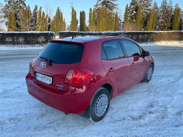 Toyota Auris - фото 5