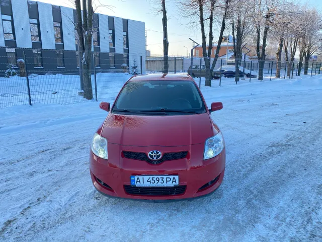 Toyota Auris - фото 2