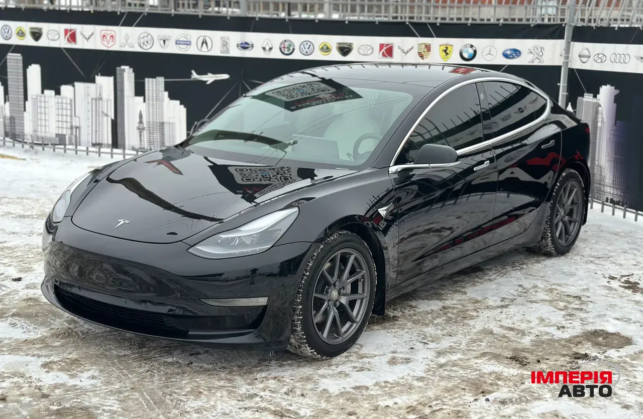 Tesla Model 3 - фото 1