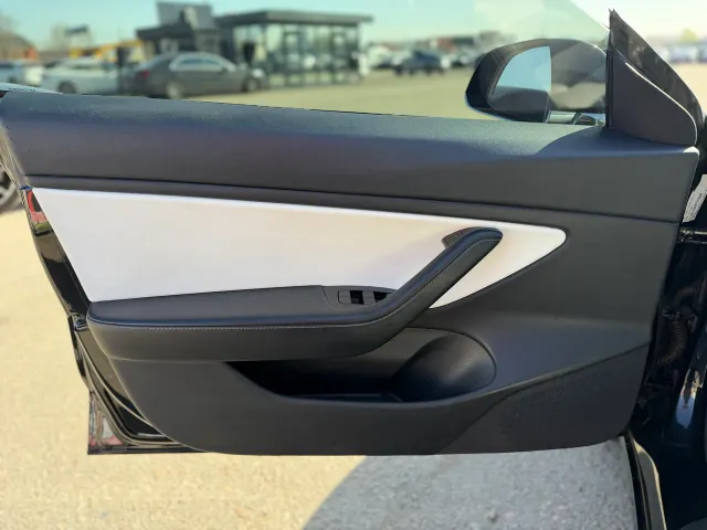 Tesla Model 3 - фото 5